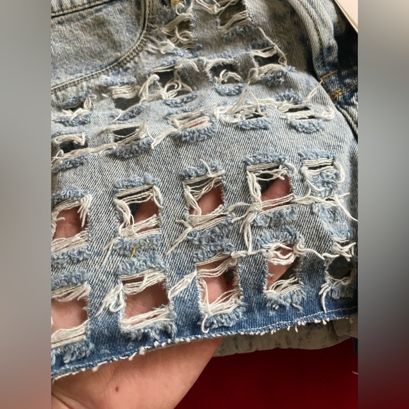 NWT Good American Distressed Jean Shorts Size 6 - Picture 4 of 10